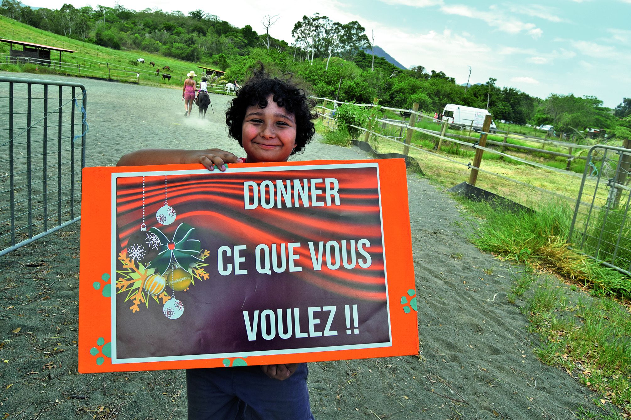 Toutes les bonnes volontés étaient à pied d’œuvre samedi afin de collecter des fonds pour sauver le centre équestre. 