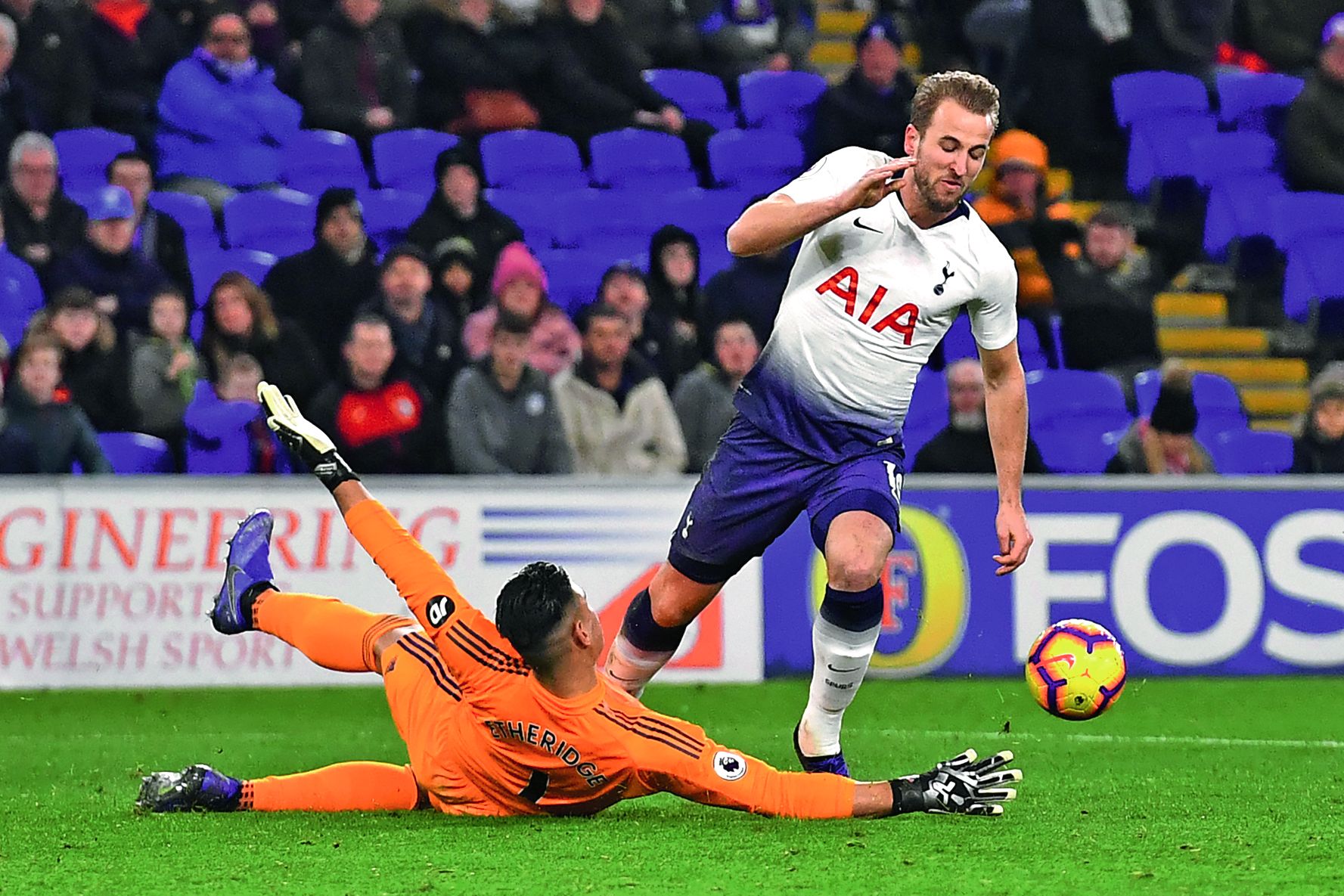 Harry Kane (à droite), côté Tottenham, compte lui aussi 14 buts en championnat cette saison, comme Aubameyang.Photo AFP