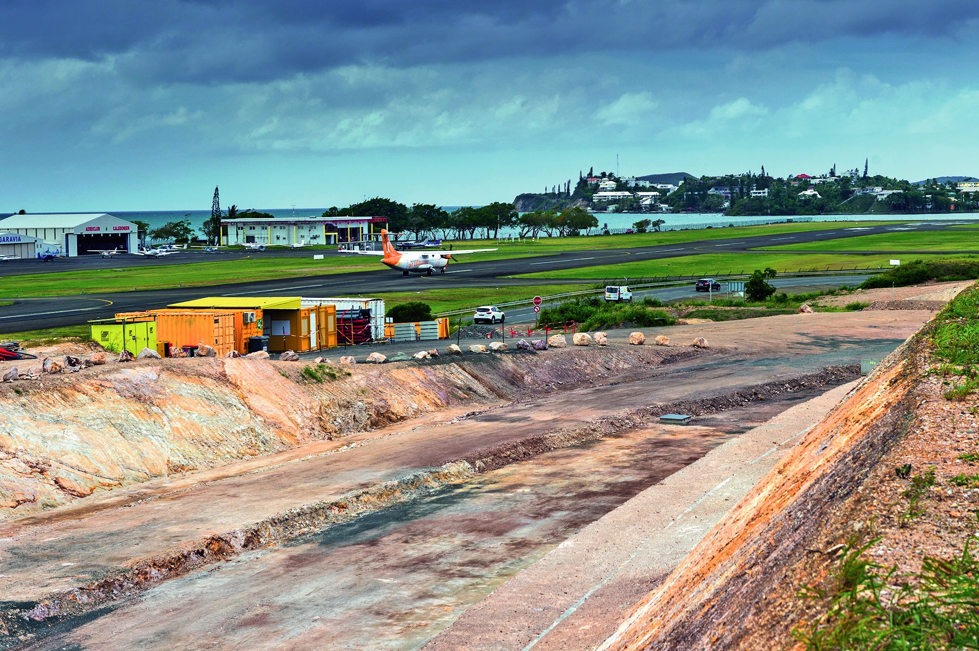 1,5 milliard de francs, c’est ce que coûte le chantier  de déplacement de la RP 14, à Magenta Aérodrome. Photo Niko