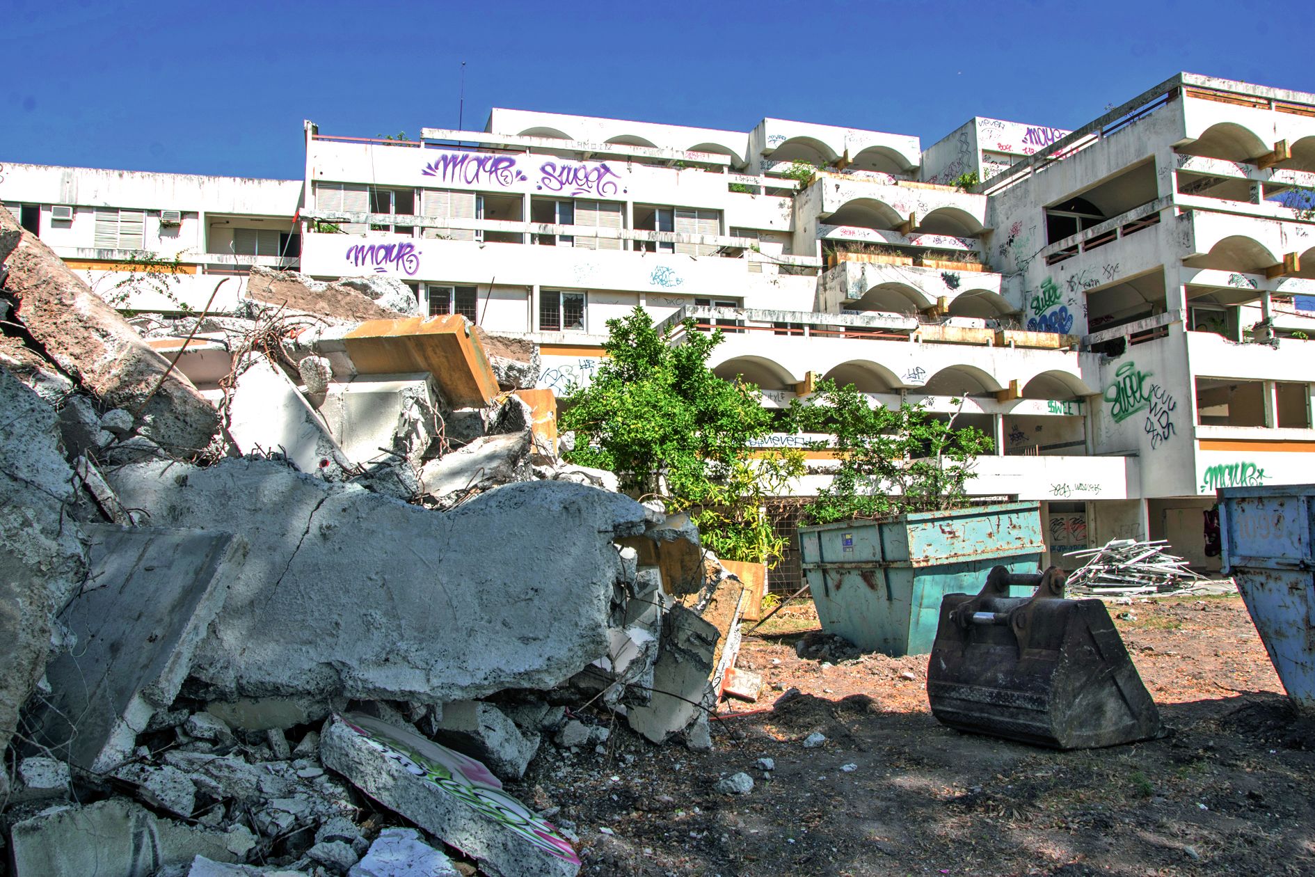 Le bâtiment central, le dernier sur pied, vit ses dernières semaines. La déconstruction s’achève en avril.Photo Cyril Terrien