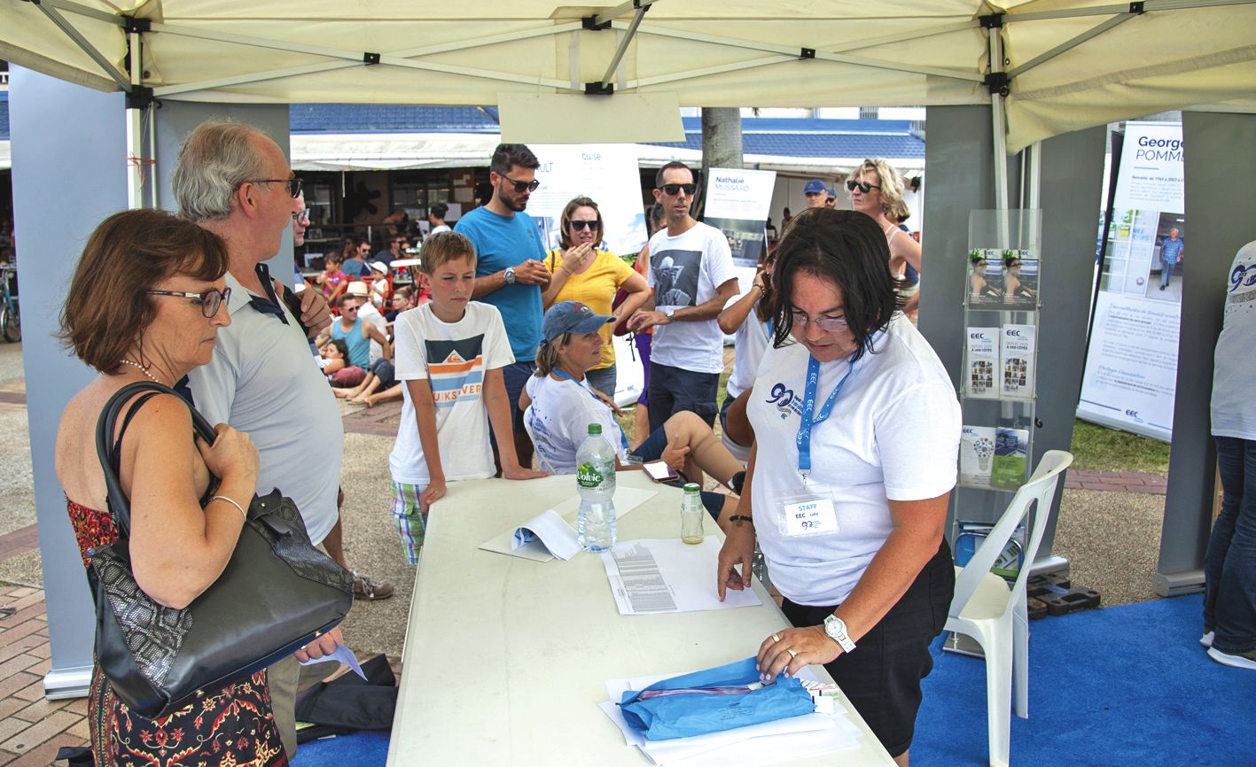 Près de 800 personnes sont venues visiter le village et s’informer sur l’odyssée Race for water. Photo Cyril Terrien