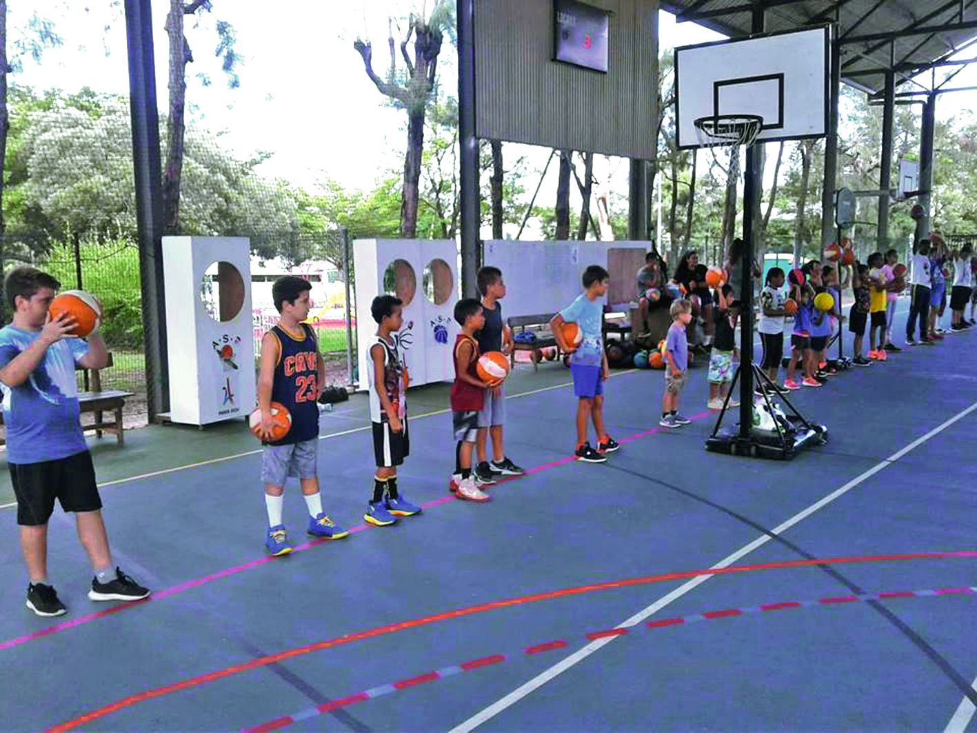 Basket, VTT et sortie piscine sont au programme à l’AS 6e.Photo Archives LNC