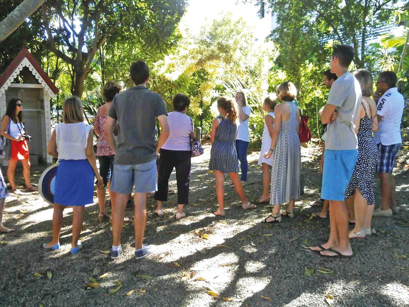 faubourg-blanchot. Une vingtaine de convives ont visité la maison Célières et ses jardins samedi matin. Un thé de Pâques sera organisé en la demeure, mercredi 10 avril, de 14 heures à 16 h 30. Photo DR