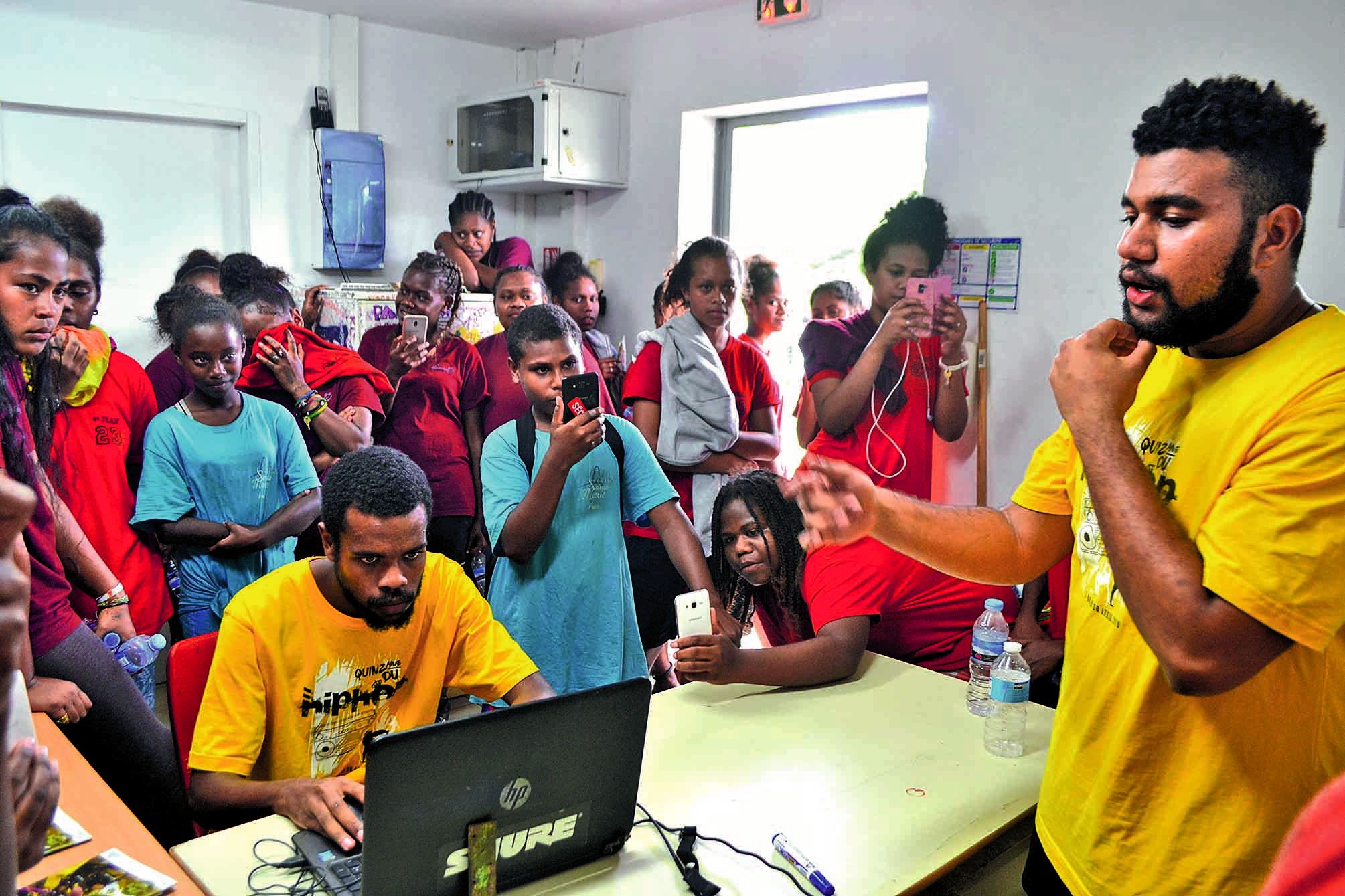 Confliction, un groupe de musique vanuatais qui associe rap, musique traditionnelle, pop et reggae, a proposé différentes démonstrations au public, hier. Son atelier a connu un franc succès.