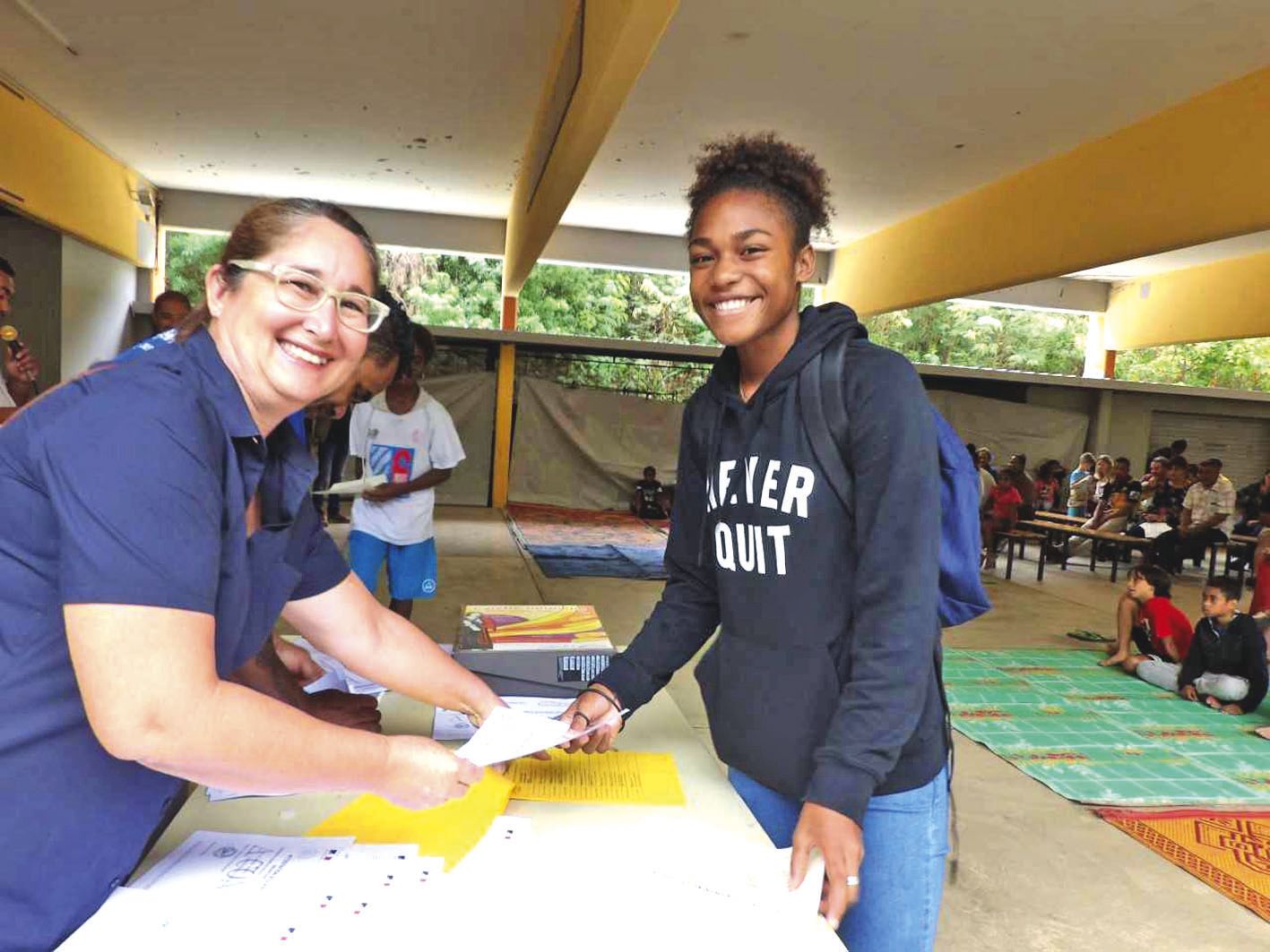 Vallée-des-colons. Après avoir reçu leur diplôme du brevet au collège Champagnat, les anciens élèves étaient tout sourire. Photo K.P