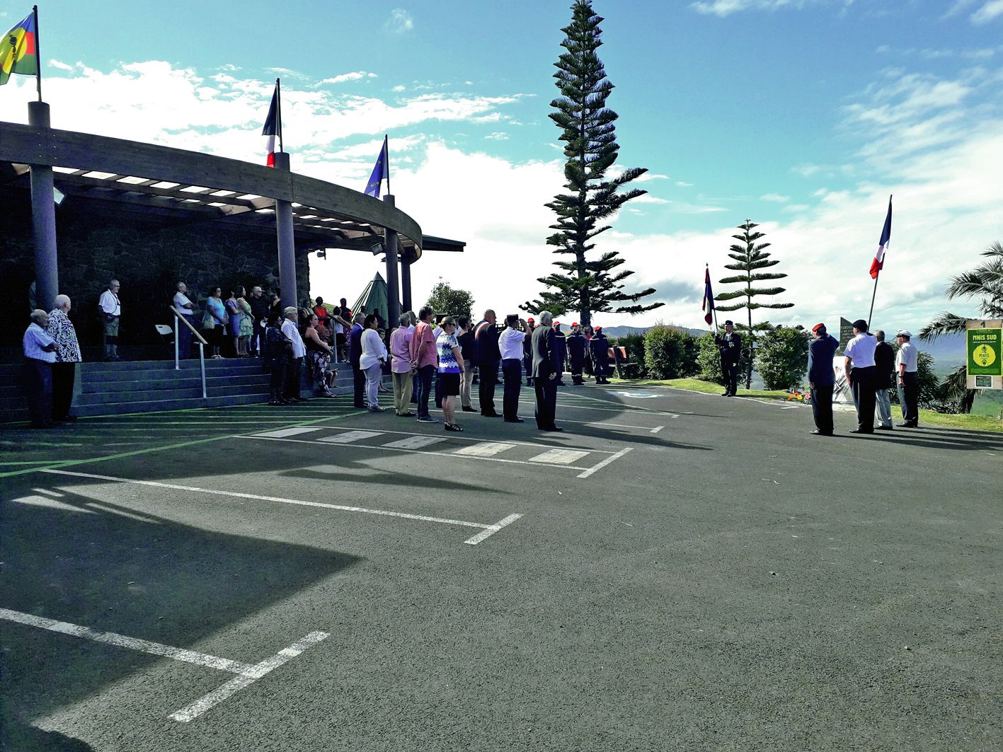 Farino. Des officiels et la population de Farino étaient présents parmi lesquels Régis Roustan (maire), Jean Tisiot (président des anciens combattants de La Foa et de sa région), Corine Voisin (province Sud), le lieutenant-colonel Roger Alves (commandant 