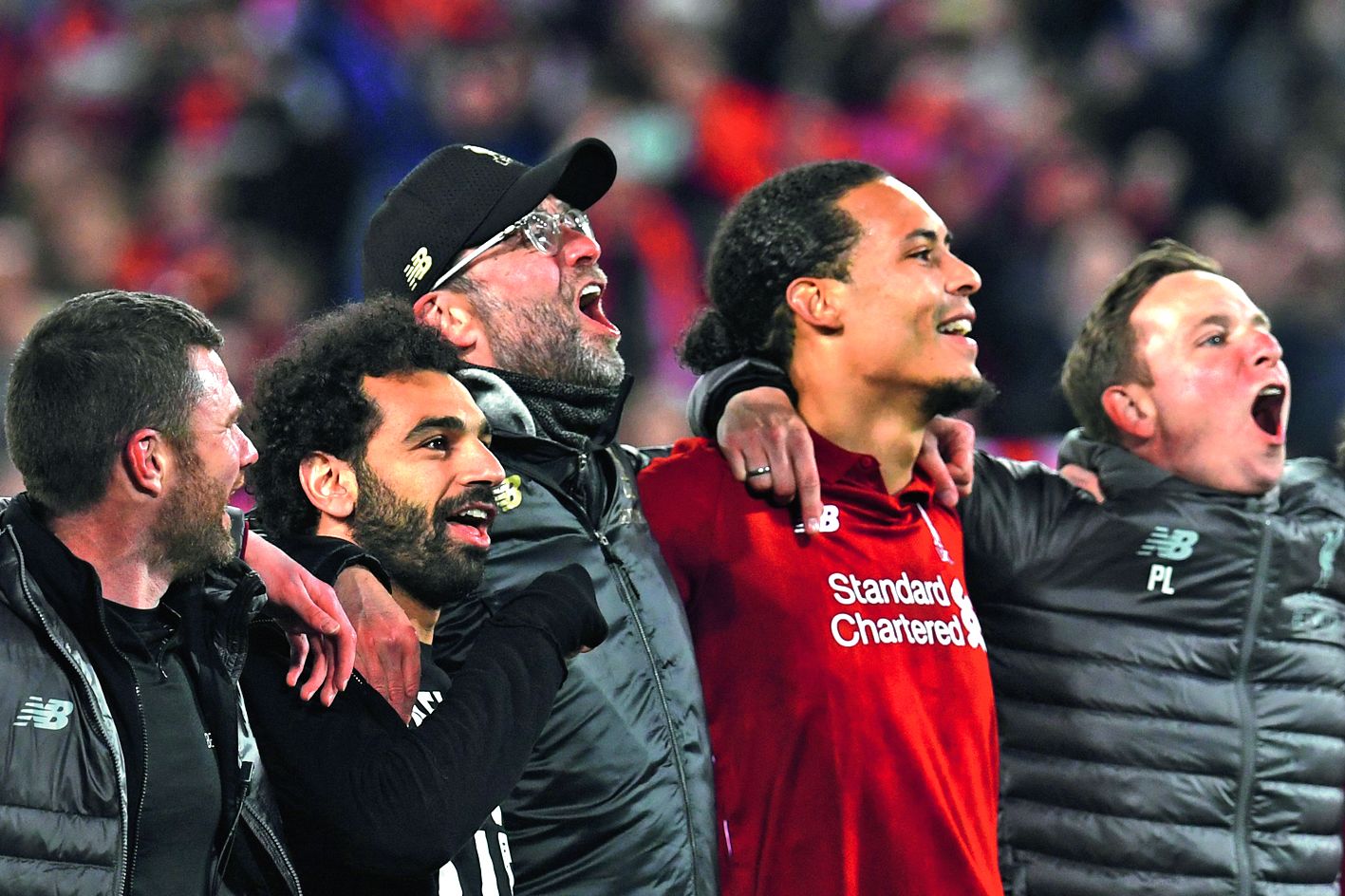 Mohamed Salah (2e en partant sur la gauche) forfait, l’entraîneur Jürgen Klopp (avec la casquette) a donné de la voix. Photo AFP