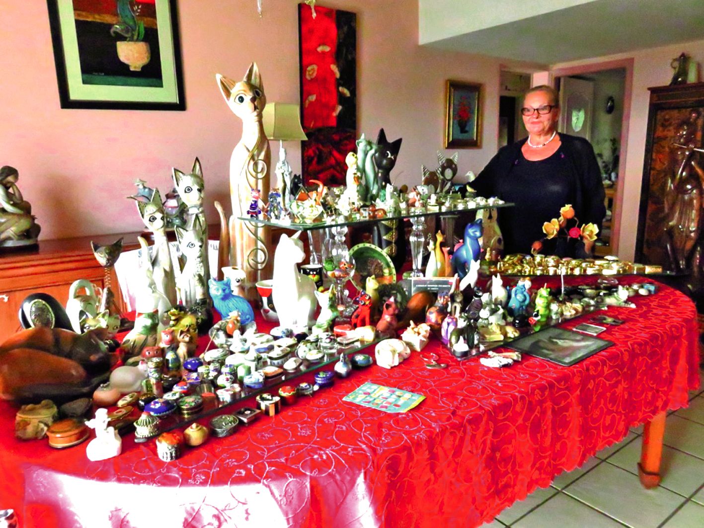 Jacqueline Leleu présentera pour la première fois au salon ses collections de boîtes anciennes de pilules et de chats. 