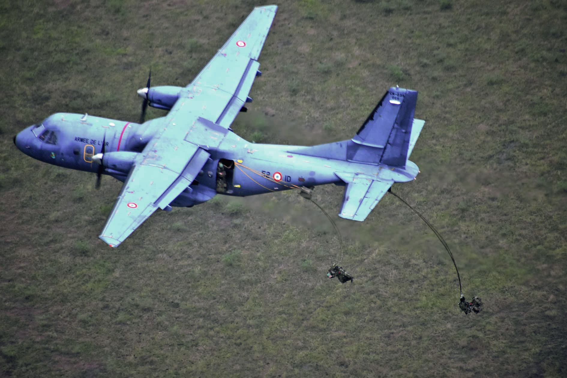 Deux avions-cargos tactiques Casa mais aussi un hélicoptère Puma, un Gardian ou encore un patrouilleur de la marine ont été déployés pour cet exercice interarmées.