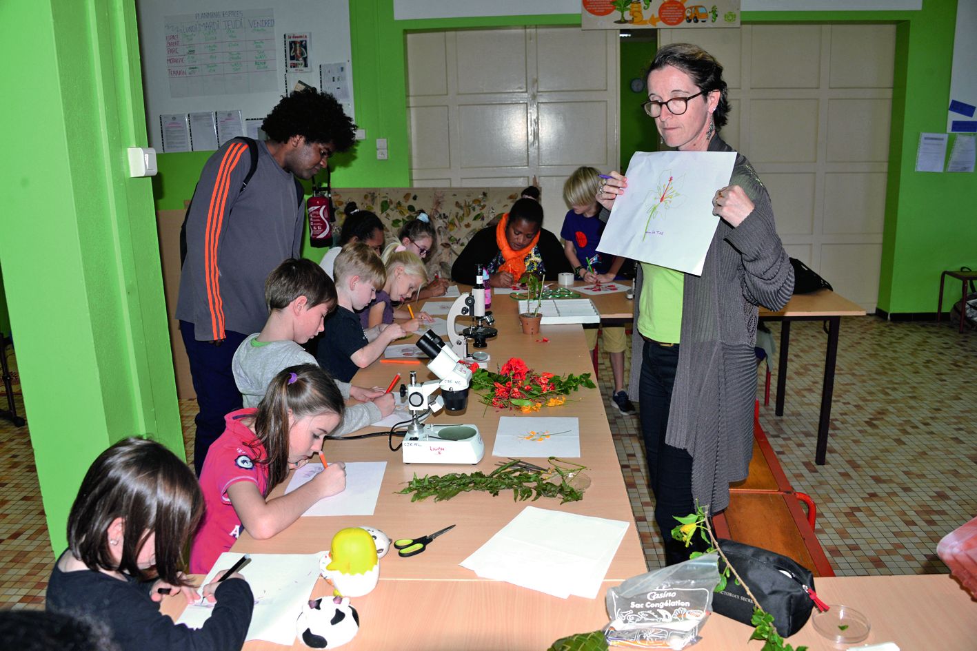 L’école Paul-Boyer, au Faubourg-Blanchot, accueille, quant à elle, un centre de la Fédération des œuvres laïques (FOL). Axé sur la botanique, il permet aux 5 à 15 ans de s’initier aux plantes et de manier des microscopes, avec une intervenante du Centre d