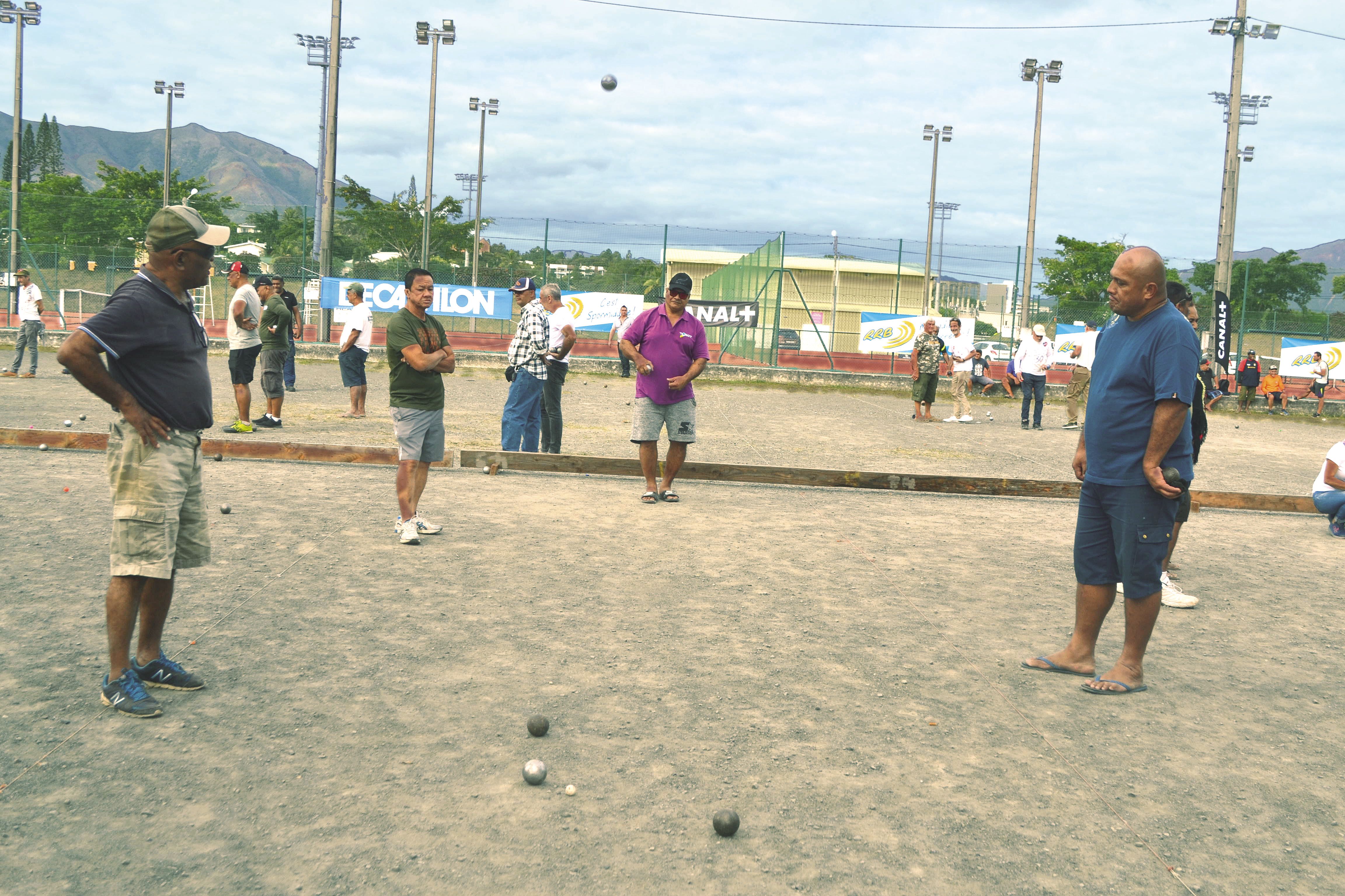 Le premier Grand prix de pétanque de Radio rythme bleu a été proposé samedi au boulodrome de Boulari. Une soixantaine  de boulistes ont participé. Selon les organisateurs, l’événement pourrait devenir annuel.