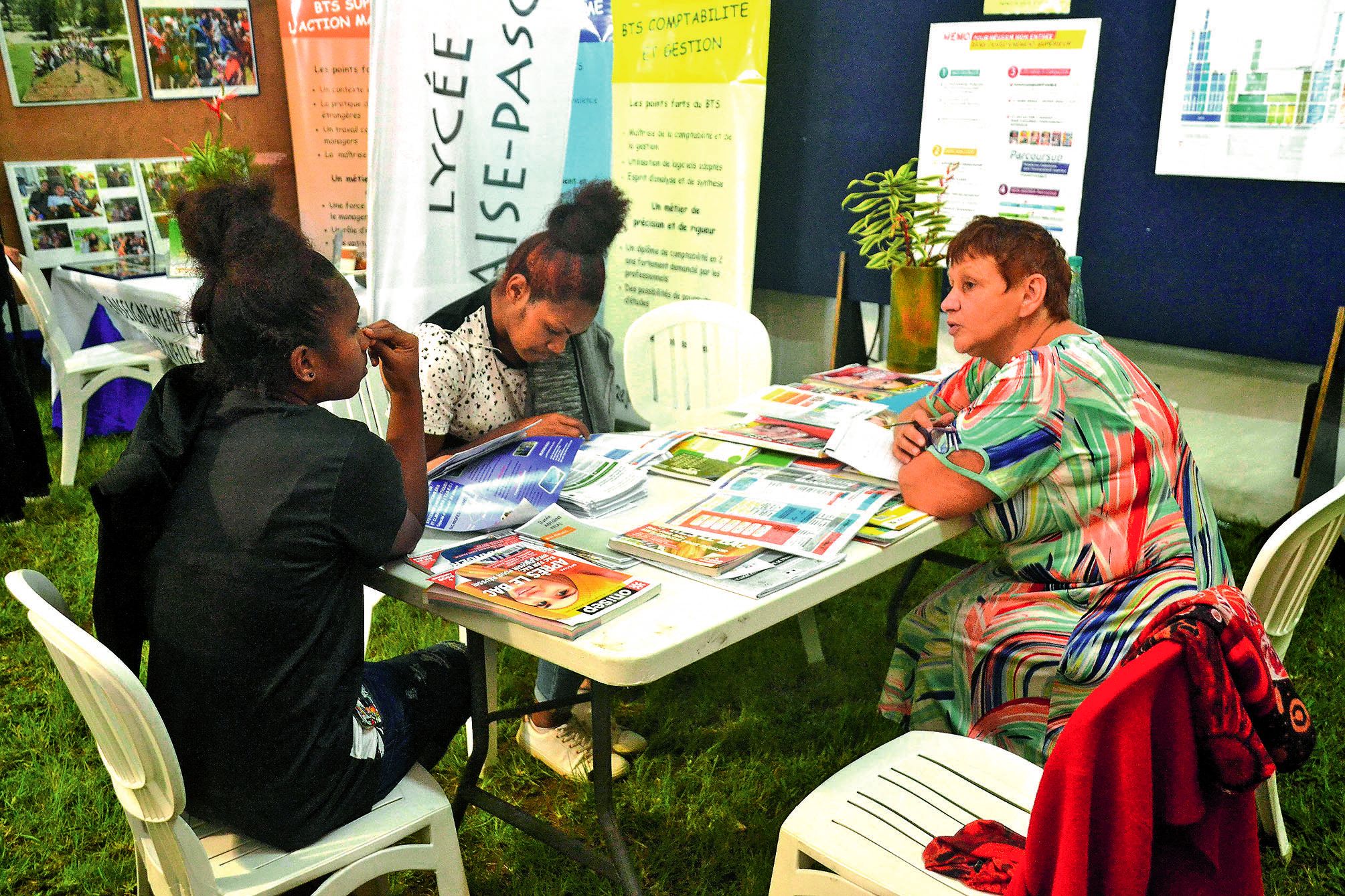 Sur le stand tenu par l’antenne de Poindimié du centre d’information  et d’orientation du vice-rectorat,  les élèves pouvaient trouver tous types d’informations sur les bourses, les filières, les formations et apprendre notamment qu’ils peuvent être accom