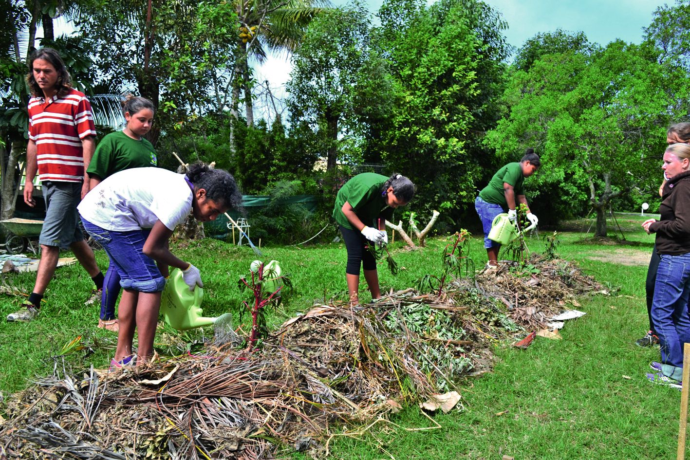 Les collèges aussi s’y mettent, notamment celui de Magenta avec son jardin en permaculture. Photo Archives LNC