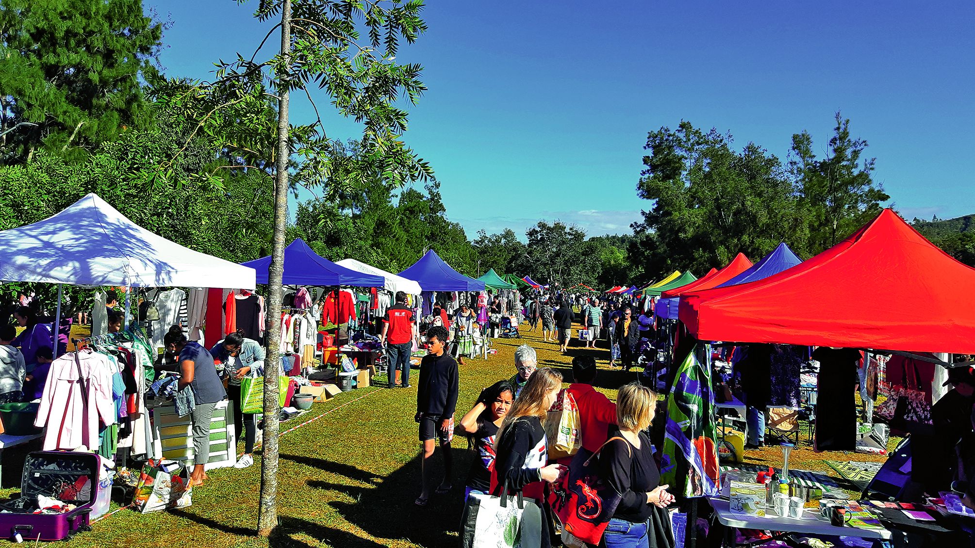 Quelques milliers de personnes, selon l’organisation, se sont déplacées, dimanche, au parc de la Coulée, pour profiter du vide-greniers Brocantia.