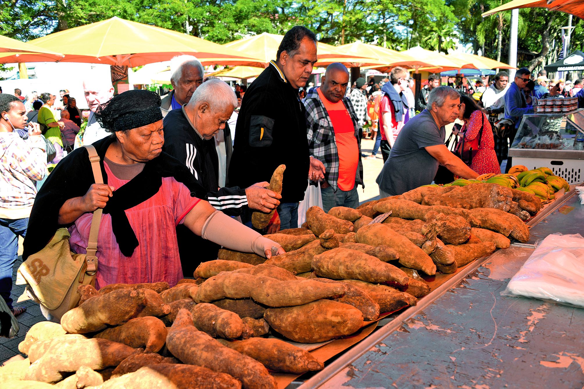 Le prochain rendez-vous du marché Broussard est prévu le dimanche 28 juillet à l’Arène du Sud. La semaine prochaine, sur la place des Cocotiers toujours, ce sont les îles Loyauté qui s’installeront pour une nouvelle édition des Jeudis du centre-ville. 