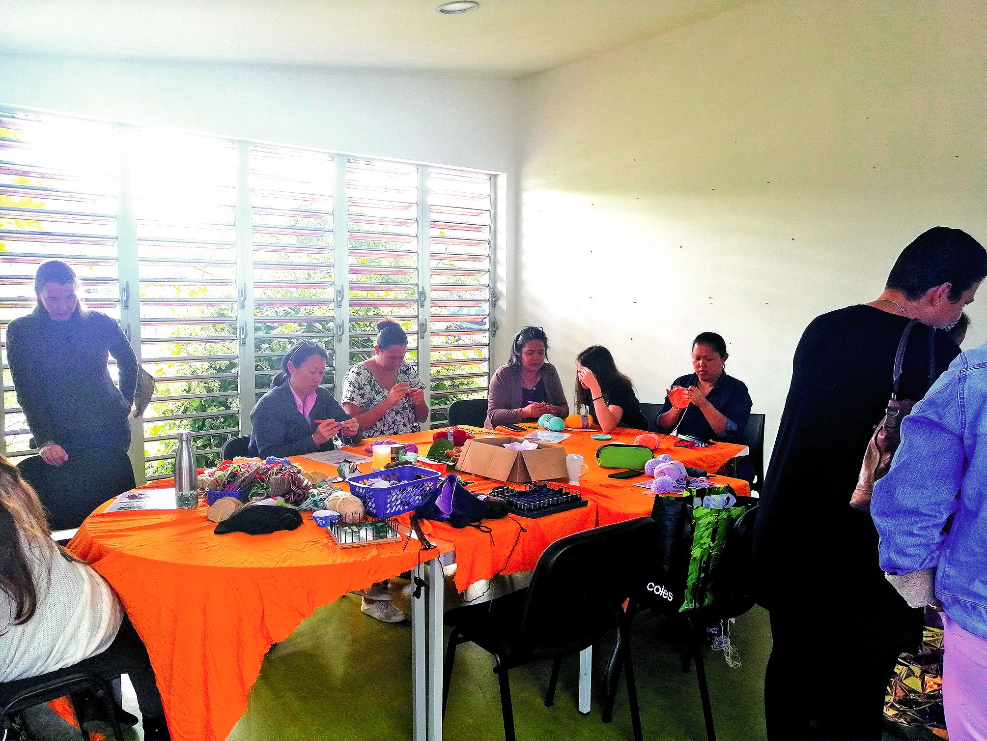 Une quinzaine de personnes se sont inscrites aux ateliers de crochet et de tricot proposés par l’office de tourisme du Grand Sud, samedi, à Boulari.Photo Office de tourisme du Grand Sud