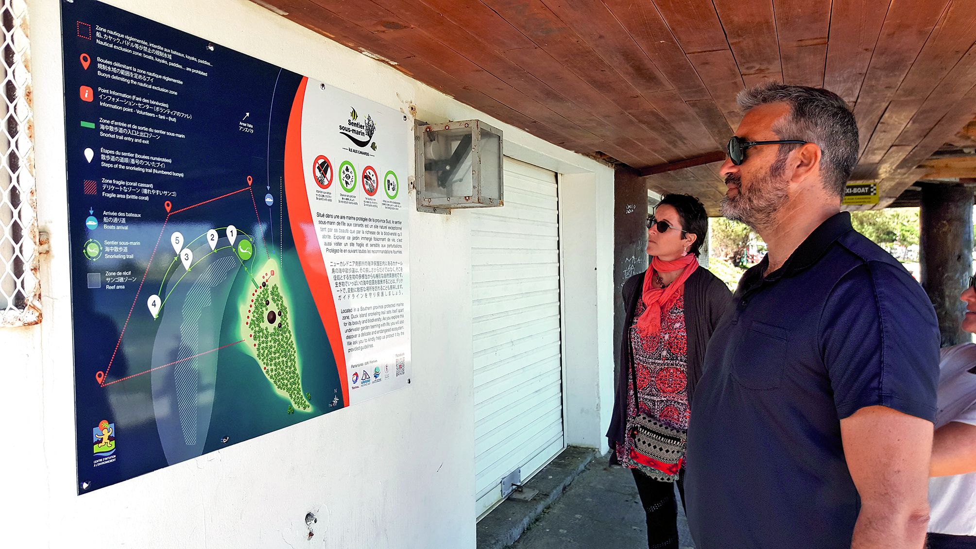 Une nouvelle pancarte explicative, dont le contenu porte uniquement sur le sentier sous-marin, a été accrochée à côté de l’accueil de Plages Loisirs. 