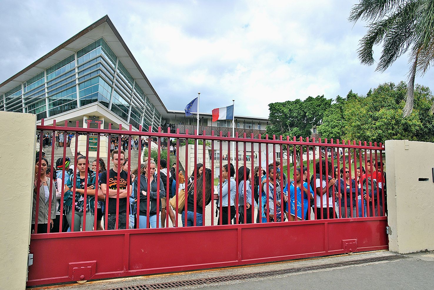 Les conditions d’entrée et de sortie de l’établissement entre les heures  de cours cristallisent les tensions au sein de la communauté éducative.