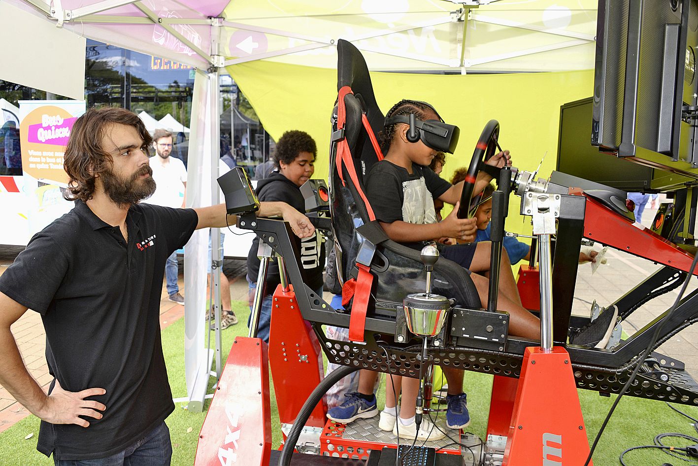 Véritable attraction, le siège du simulateur de conduite a été occupé tout au long de la journée.