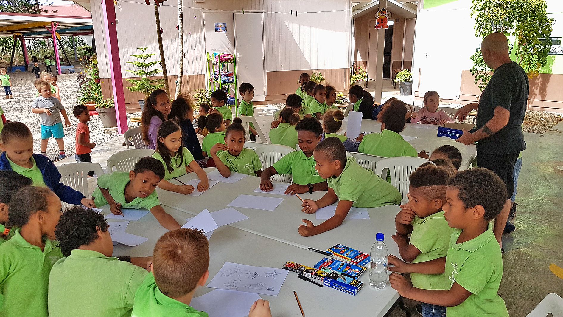 Les scolaires des classes de primaire de l’école Daniel-Mathieu ont participé, tous les matins, à un atelier de dessin anime?? par Gotz.