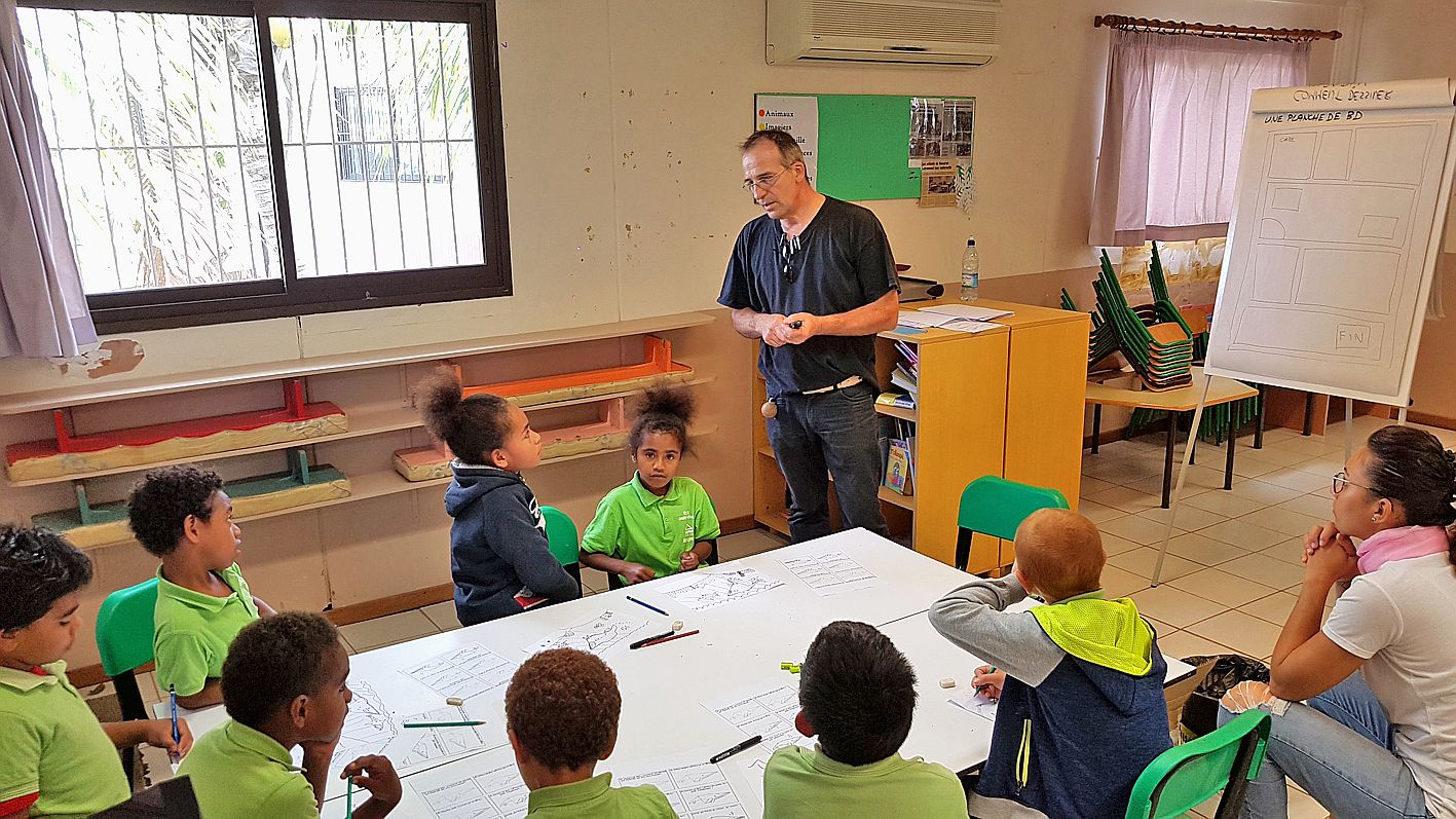 TEG (notre photo), AB et Gotz ont animé des ateliers scolaires pour apprendre à dessiner et à monterune bande dessinée.