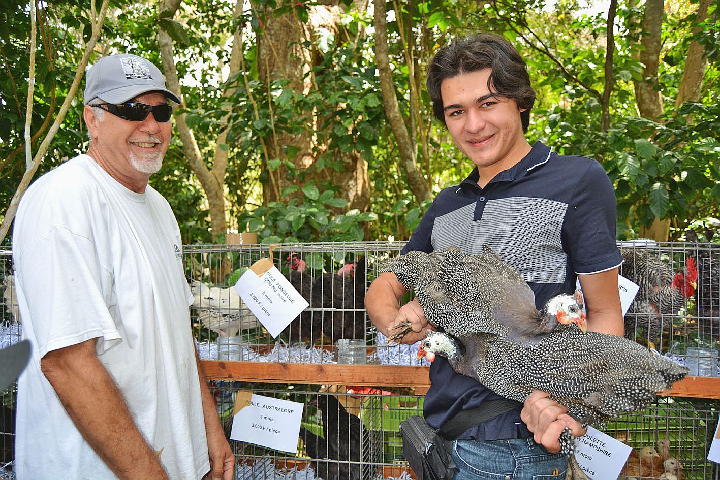 Les amateurs de volailles ont pu trouver leur bonheur dans le coin réservé à l’aviculture. Comme ici sur le stand d’Enzo, venu du Vallon-Dore, où les visiteurs ont pu acheter notamment des pintades ou encore des cailles.