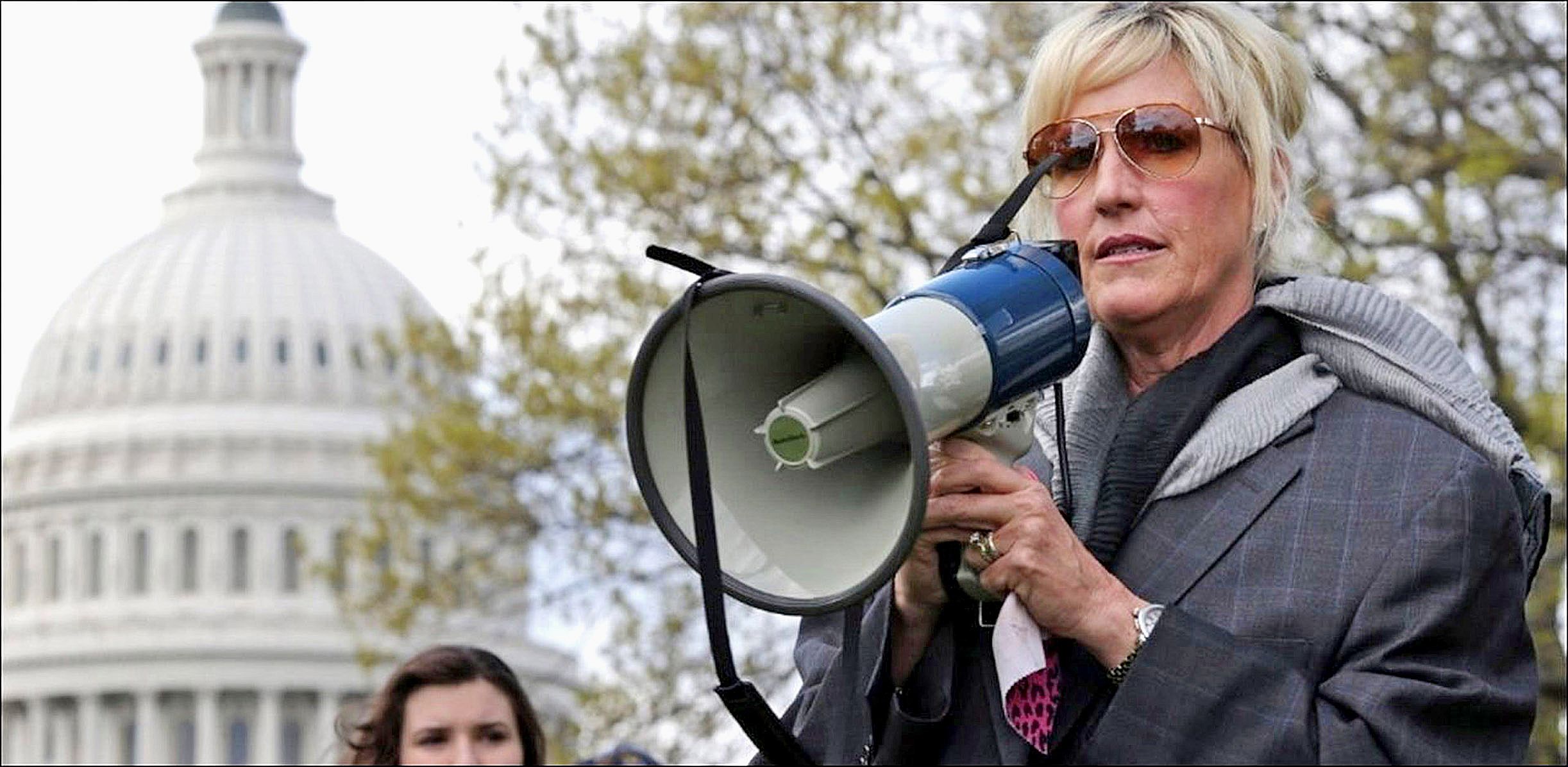 Selon l’avocate Erin Brockovich « Les recherches sur ces produits chimiques existent : ils peuvent provoquer des cancers », a-t-elle dit à ABC. « Cela devrait tous nous inquiéter. » Photo d’archives AFP