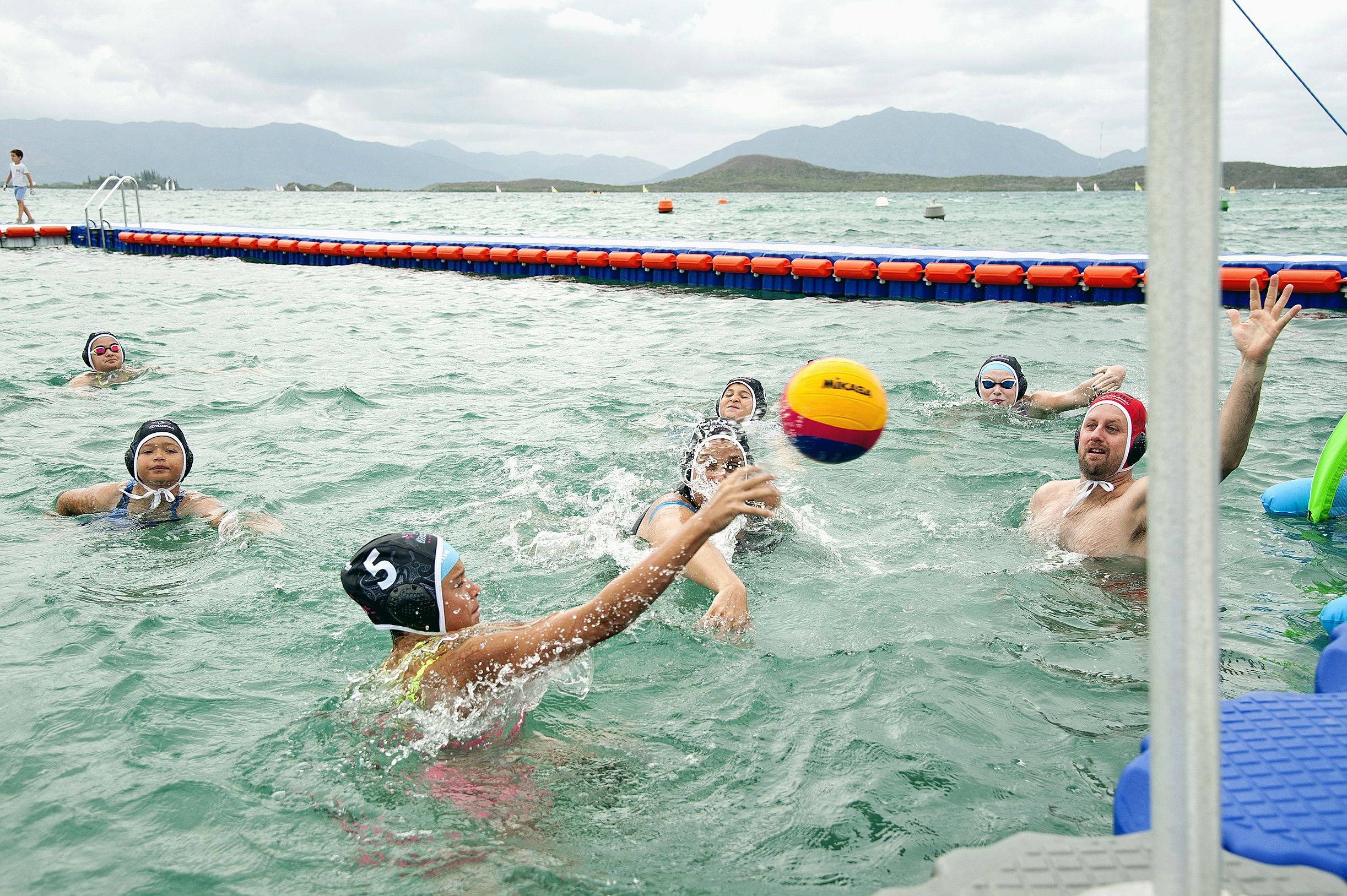 Il est également possible de découvrir le water-polo, dans la piscine en mer. Cette opération permet aussi à l’association de faire connaître ses cours proposés à l’année, ainsi que ce site sécurisé. 