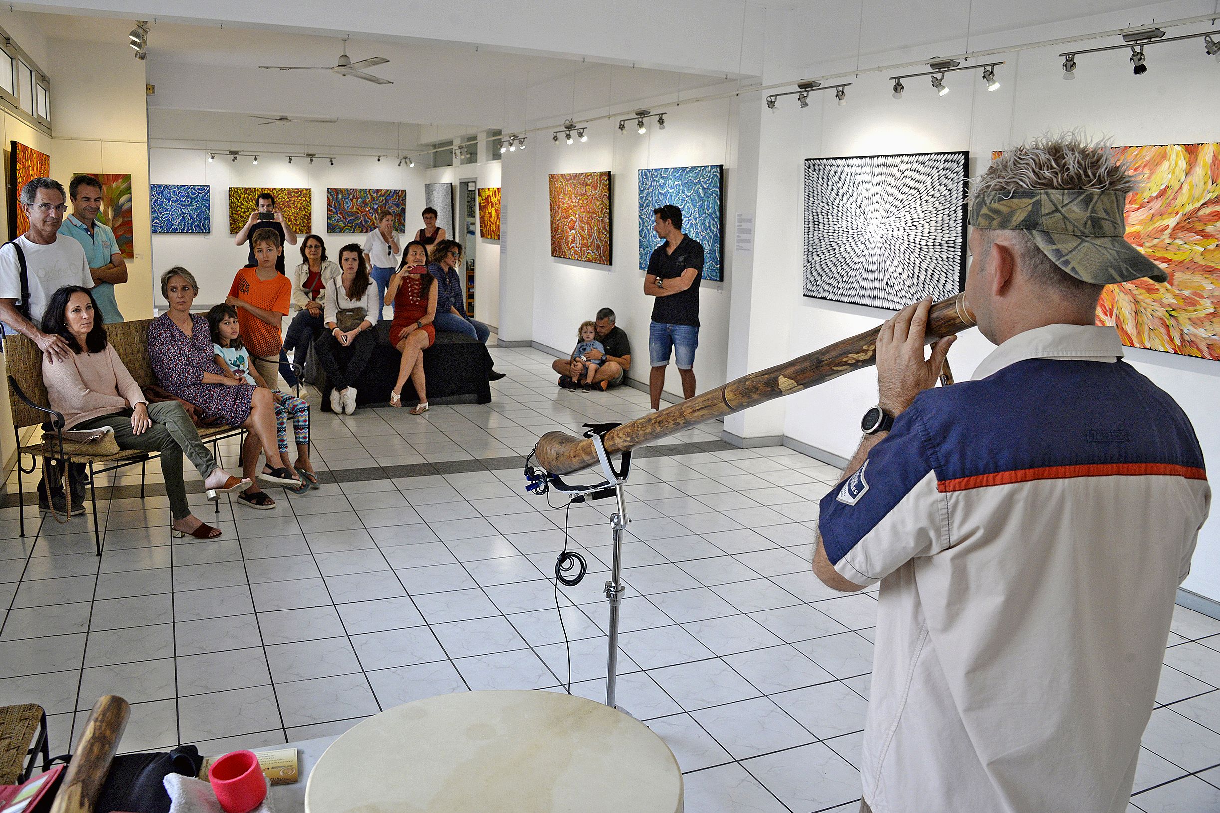 Des concerts de didgeridoo, proposés par Didier Iste, ont été donnés vendredi et samedi à l’occasion des derniers jours de l’exposition d’art aborigène à la galerie Arte Bello. Une autre exposition, Pour des paysages d’Alain Menant, est en cours jusqu’au 