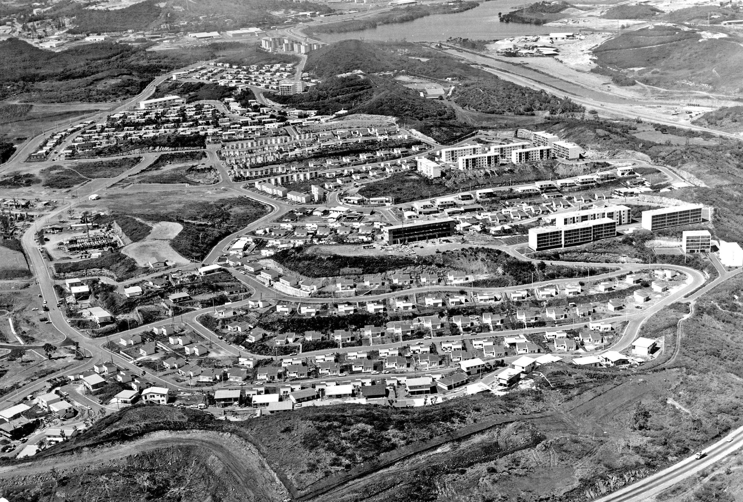 La construction du quartier de Rivière-Salée a eu lieu au cours de cette période. Photo album haut-commissariat, Collection SANC