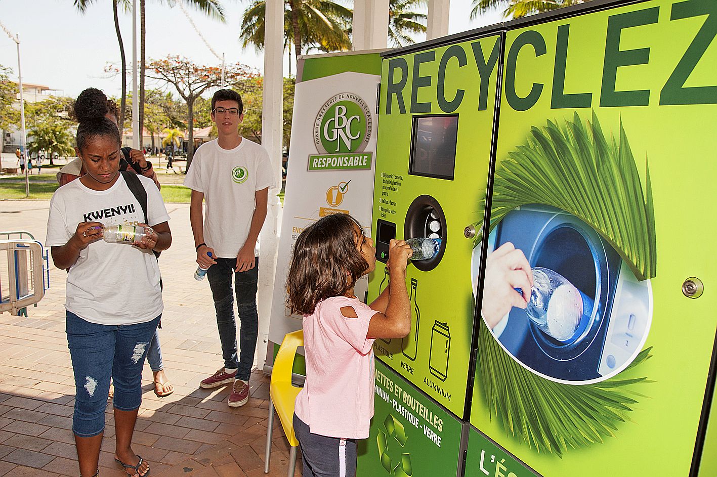 Les curieux ont pu tester la nouvelle « machine à recycler » acquise par la GBNC.