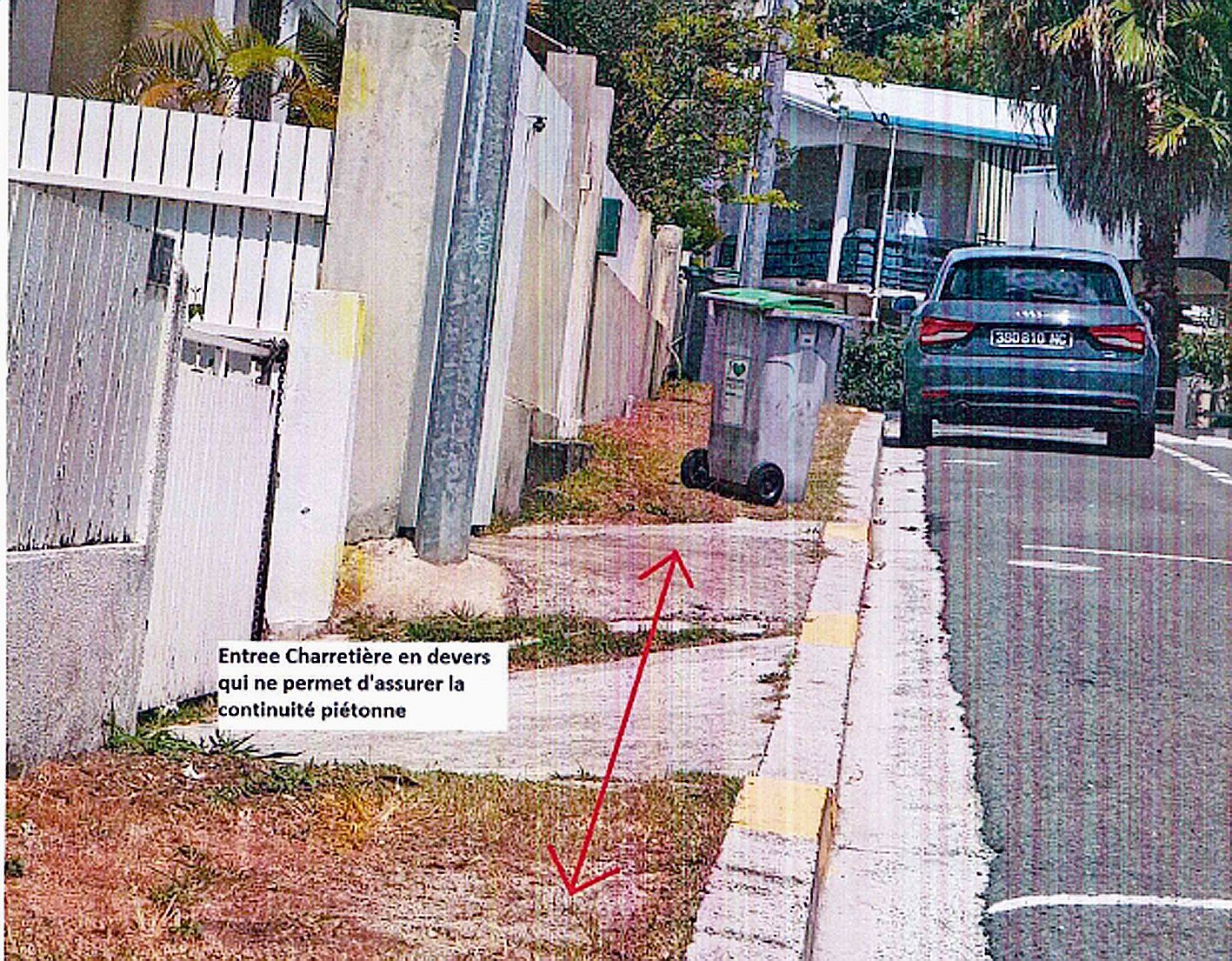 Cette photos, tirée du règlement des voies ouvertes à la circulation de la mairie, illustre une des problématiques des trottoirs.  Photo Ville de Nouméa