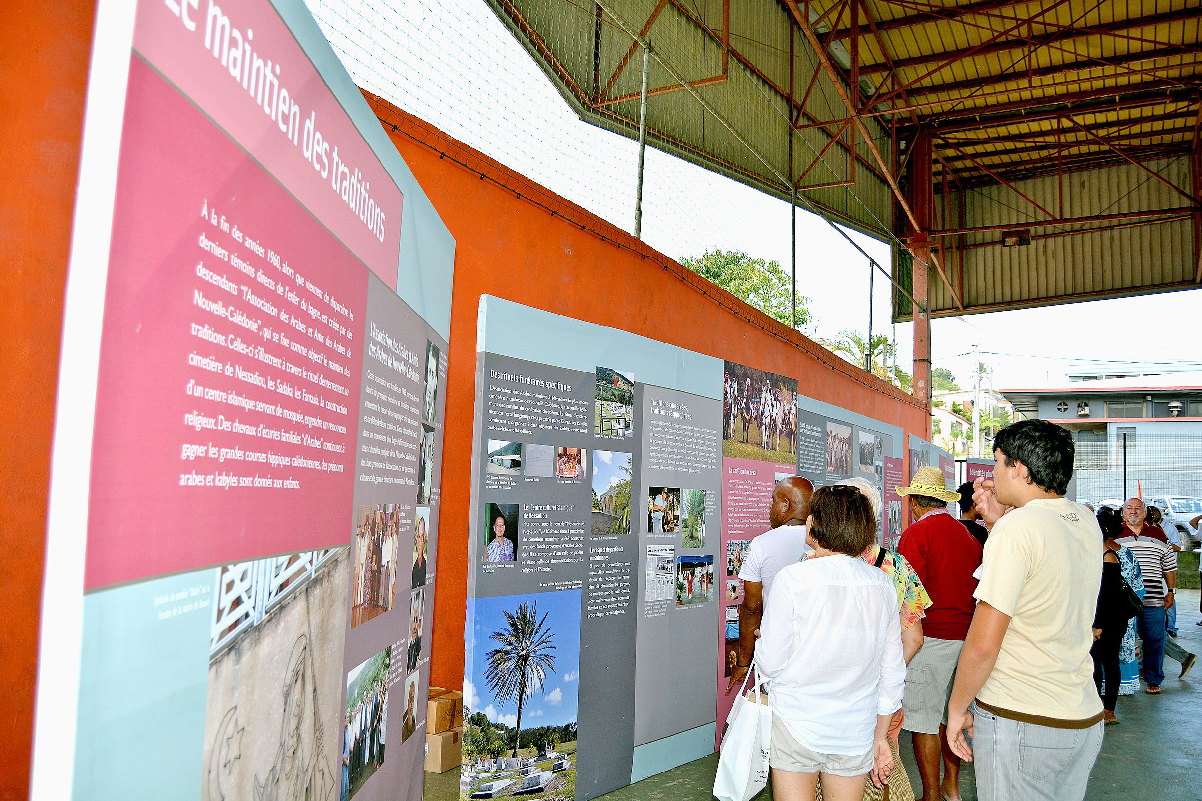 Le public a pu voir ou revoir une partie de l’exposition « Calédoun », exposée pour la circonstance. L’occasion aussi de faire plus ample connaissance avec l’histoire de la communauté arabe implantée sur le pays et plus particulièrement à Bourail.