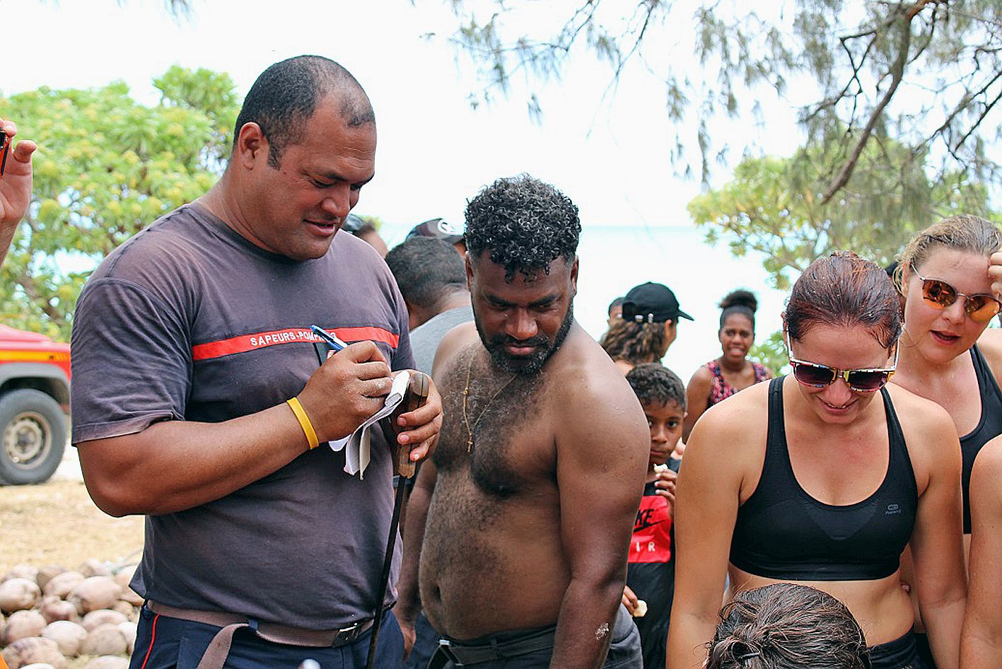 Mickaël Tuakoifenua, chef de corps de la caserne d\'Ouvéa, a supervisé les épreuves sportives. Chargé il y a trois ans de mettre en place la caserne d\'Ouvéa, il se réjouit de la récente acquisition d\'un CCR (camion-citerne rural) par la commune.