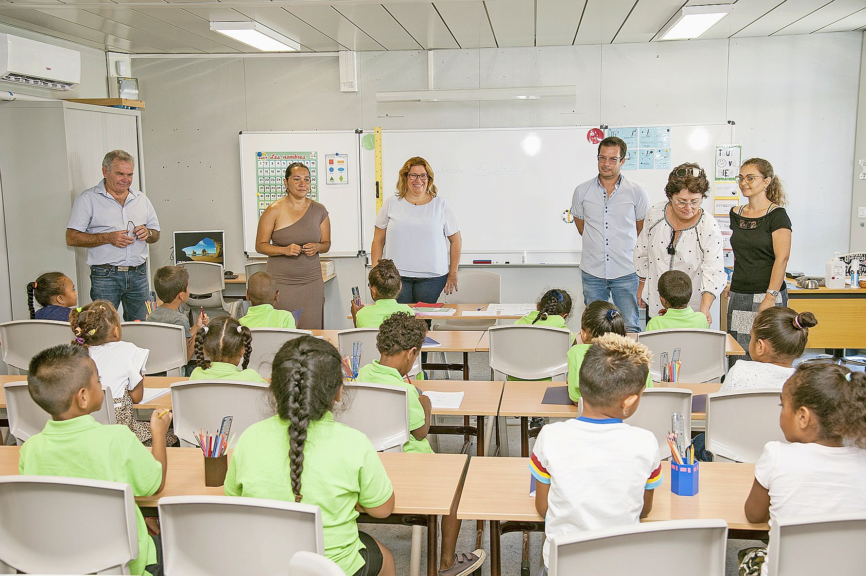 Sonia Backès, présidente de la province Sud, s’est rendue lundi à l’école  de Dumbéa-sur-Mer, mais aussi à l’école Jacques-Clavel de Robinson  et à l’école Jean-Baptiste-Gustin à Païta Sud (lire en page 5). Photo C. Terrien