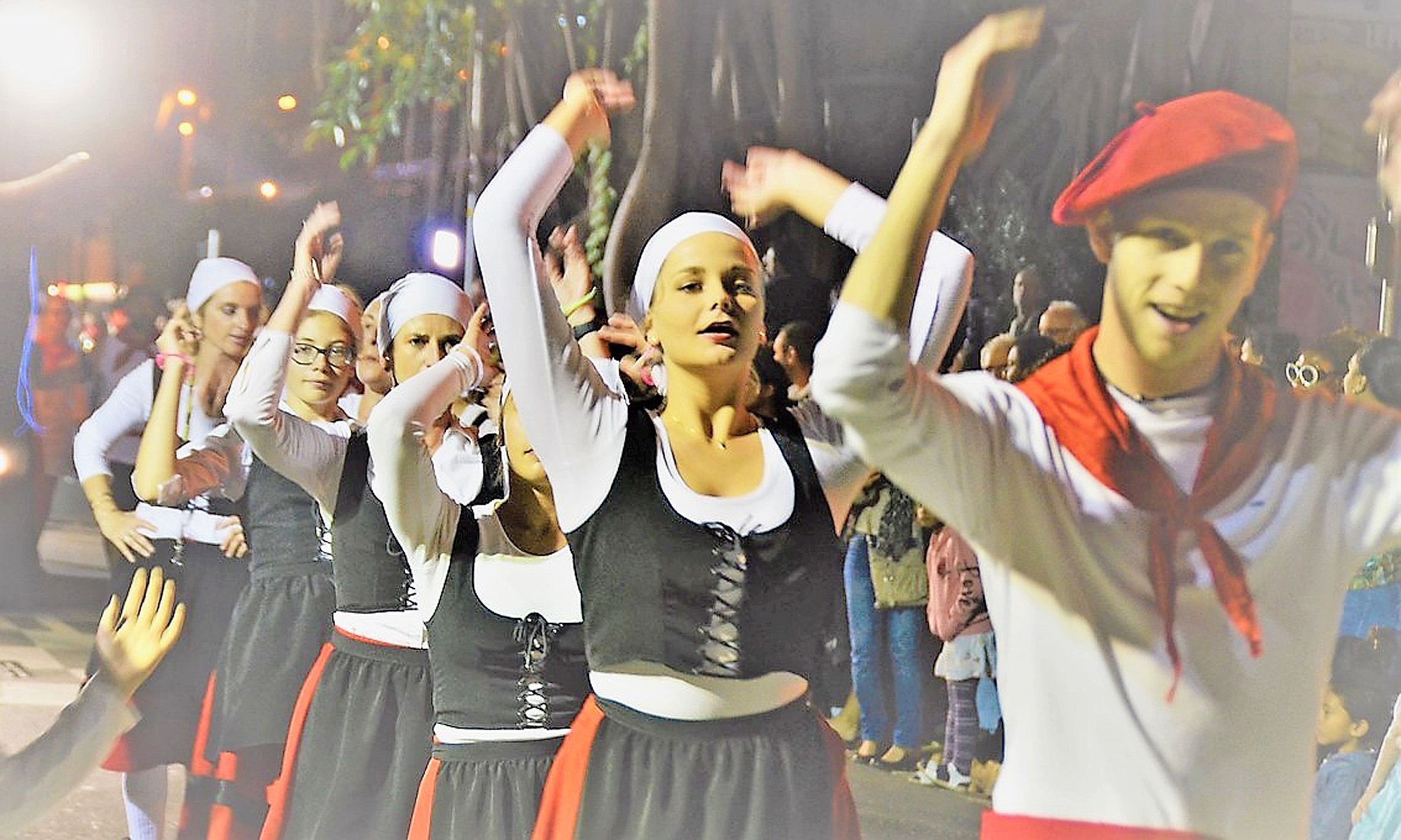 Les cours de danses basques reprennent dès la semaine prochaine au Fronton. Photo DR