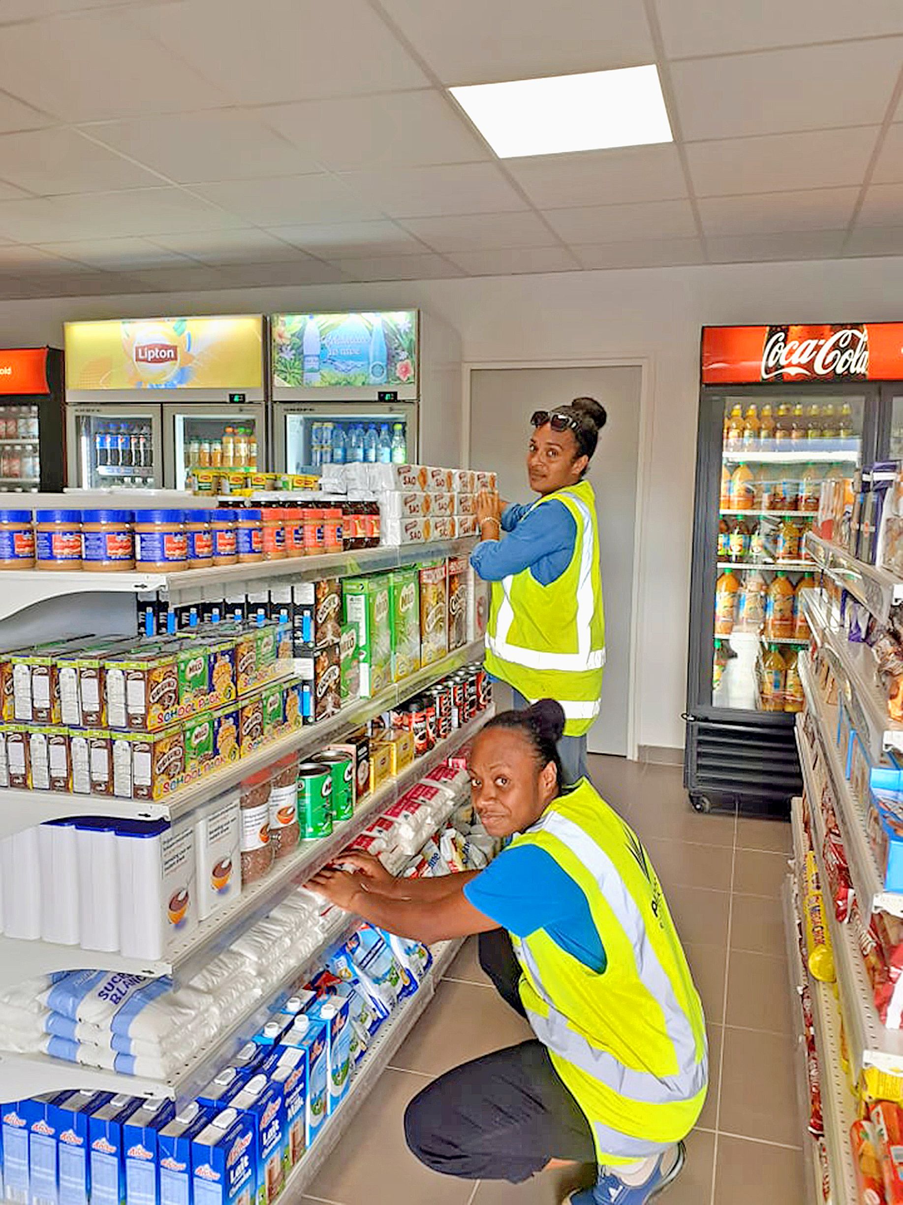 Bedjia et Sallah sont deux des employés qui ont été embauchés à la station.