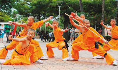 Les moines de Shaolin, qui ont donné un aperçu de leurs talents mercredi à la place des Cocotiers, vont livrer deux représentations, ce soir et demain, à la salle omnisports de l'Anse-Vata.