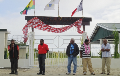 Le marché inauguréA l'occasion de cette fête, le marché communal Denis-Bazitr, nommé ainsi en mémoire du chef de Weneki décédé l'année dernière, a été inauguré vendredi matin en présence de nombreux coutumiers et élus, des femmes de toute l'île. Le projet