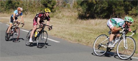 Ici derrière ses deux partenaires d'échappée, Alexis Tourtelot (à droite) et Paul Odlin, Frédéric Vernet a confirmé qu'il était bien  l'un des meilleurs grimpeurs de ce 42e Tour de Calédonie.