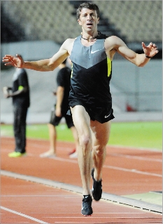 FondSixième des Jeux de Pékin, non finaliste à Londres, l'Australien spécialiste du 3 000 mètres steeple Youcef Abdi a dû batailler pour s'imposer devant le Kiwi Alex Parlane, sur le 3 000 mètres plat tenu samedi soir.