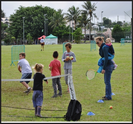 Pour les enfants et les ados, la fête des voisins a avant tout été l'occasion de se faire des copains et de s'essayer à de nouveaux sports.