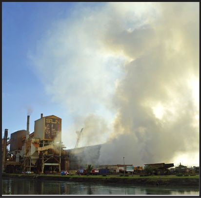 La circulation a été paralysée pendant deux heures aux abords de l'usine. Si les dégâts sont « peu importants », l'incendie, lui, était spectaculaire.