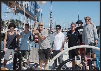 L'équipage du Ragamuffin 100 accueillait à bras ouverts les visiteurs et offrait, avec beaucoup d'enthousiasme, une petite visite du bateau.