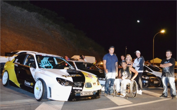 L'hommage à Paul Walker a débuté à 20 h 30 devant le lycée Jules-Garnier avec le rassemblement d'une soixantaine de voitures de tuning.