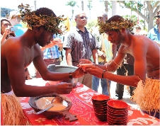 C'est par une coutume, suivie de danses et de la cérémonie du kava, en présence d'officiels du Vanuatu et des autorités locales, que la Semaine du Vanuatu s'est ouverte hier matin.