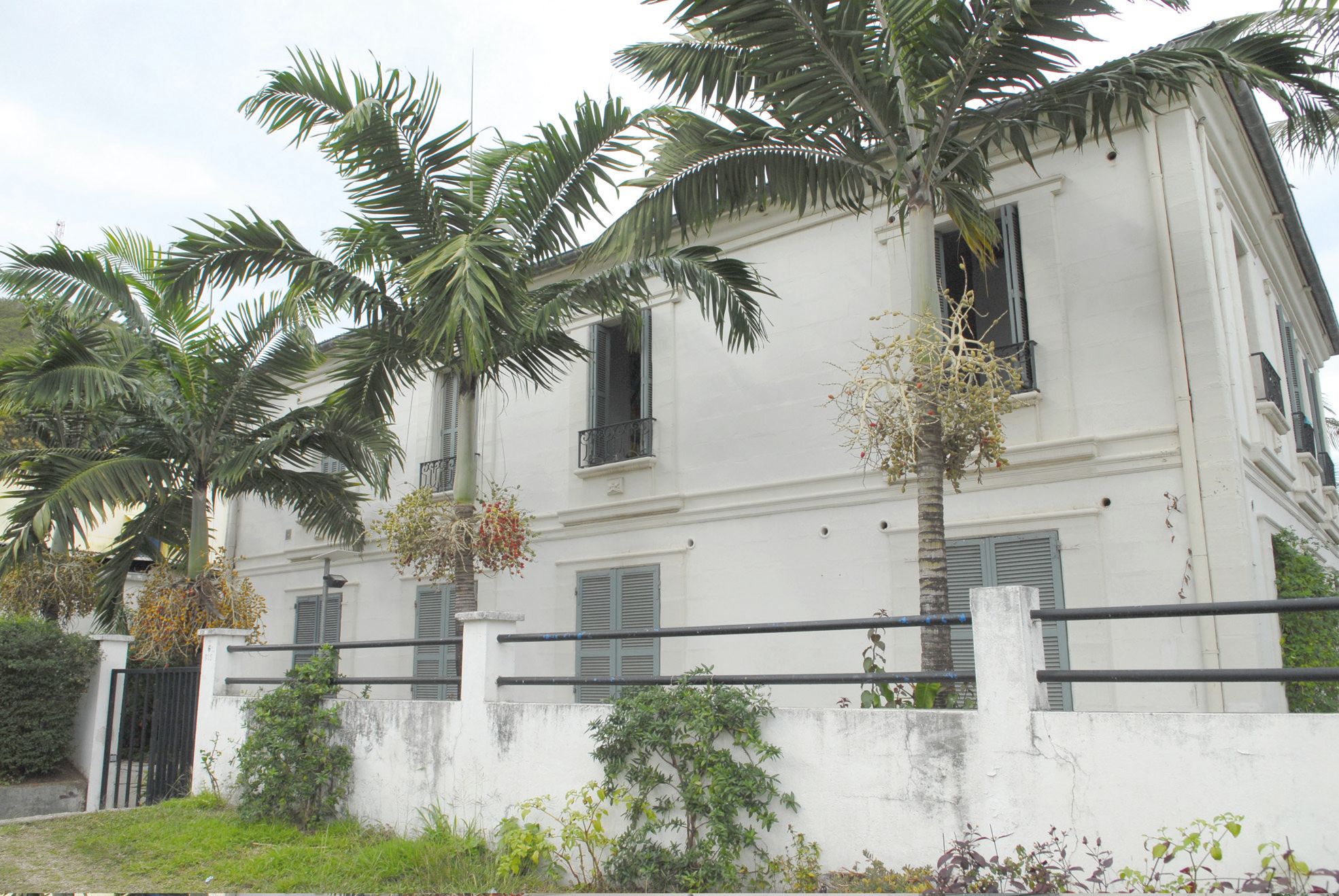 Il existe peu de photos de ce qui fut la Maison rose. Et très peu de documentation. Même si elle fait partie du circuittouristique historique de la ville de Nouméa.