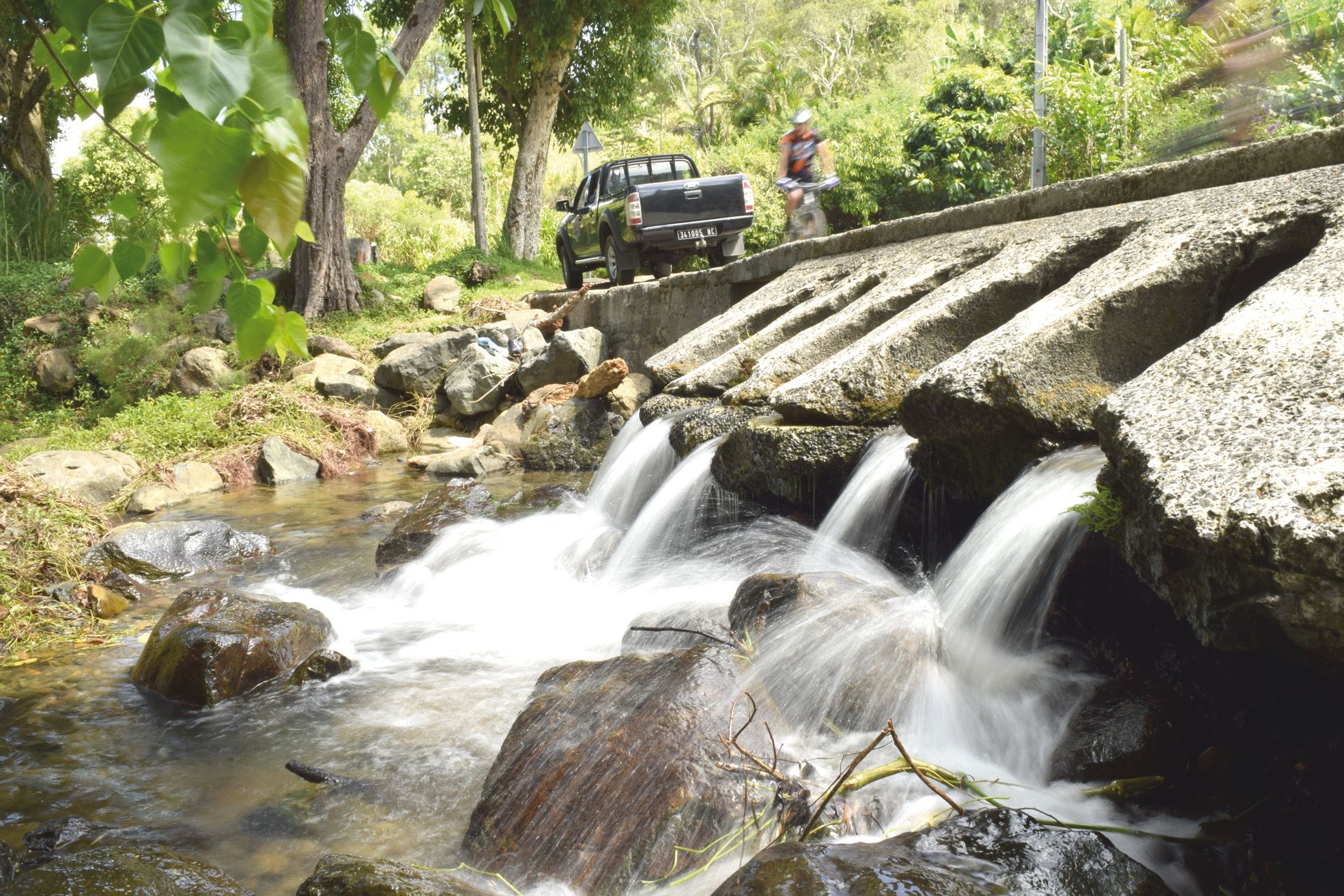 Aux Koghis dimanche, pas de voiture dans l'eau.Pourtant ici, le souci est récurrent.