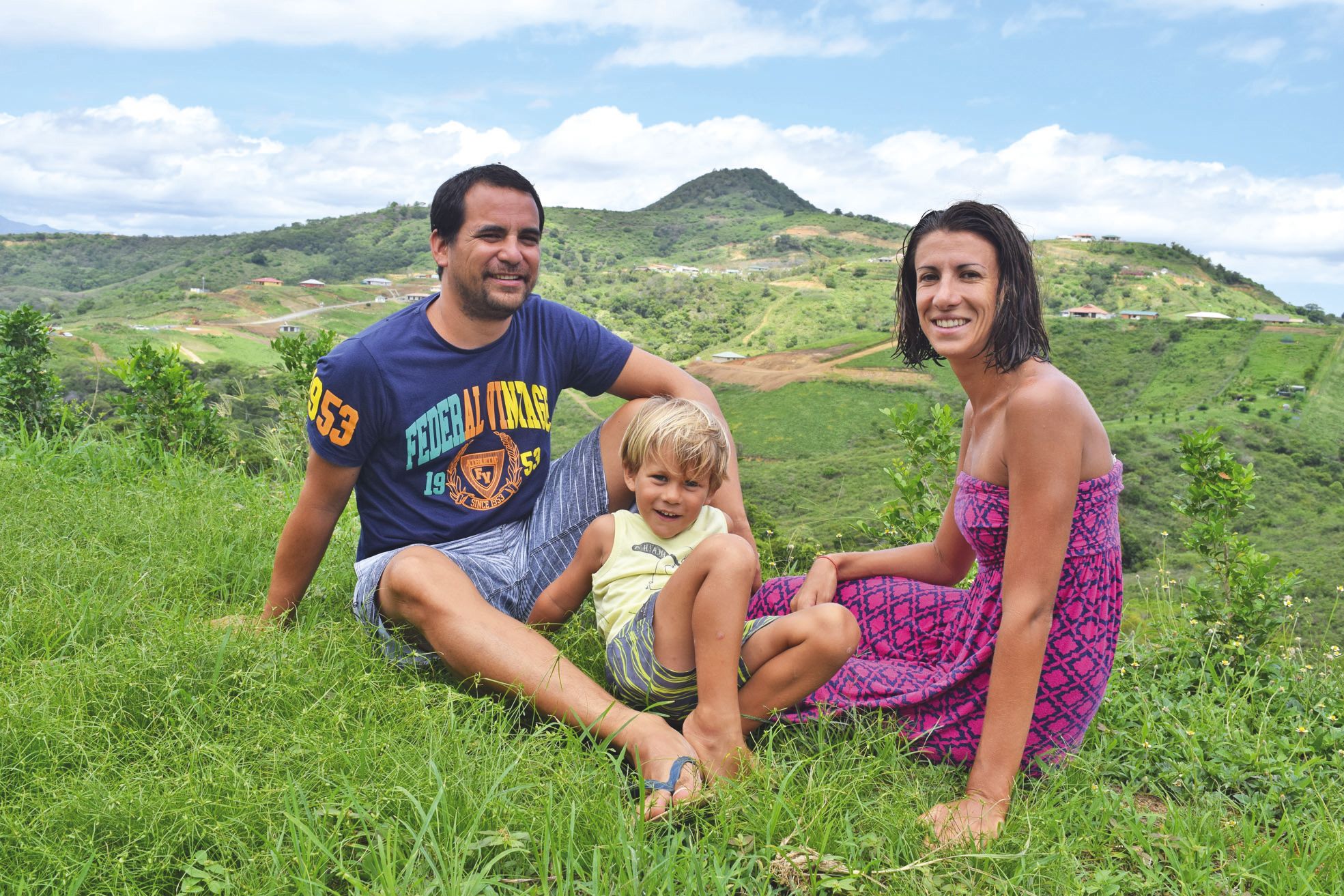 Hier après-midi, sur une hauteur des Trois Vallées. Vincent Lucas, Marion Rossignol et leur fils Raphaël profitent  pleinement des derniers jours de vacances scolaires dans leur nouveau lieu de vie.