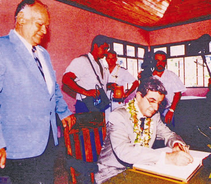 Le premier président de la République à venir à Raiatea est Valéry Giscard d'Estaing, en 1976.